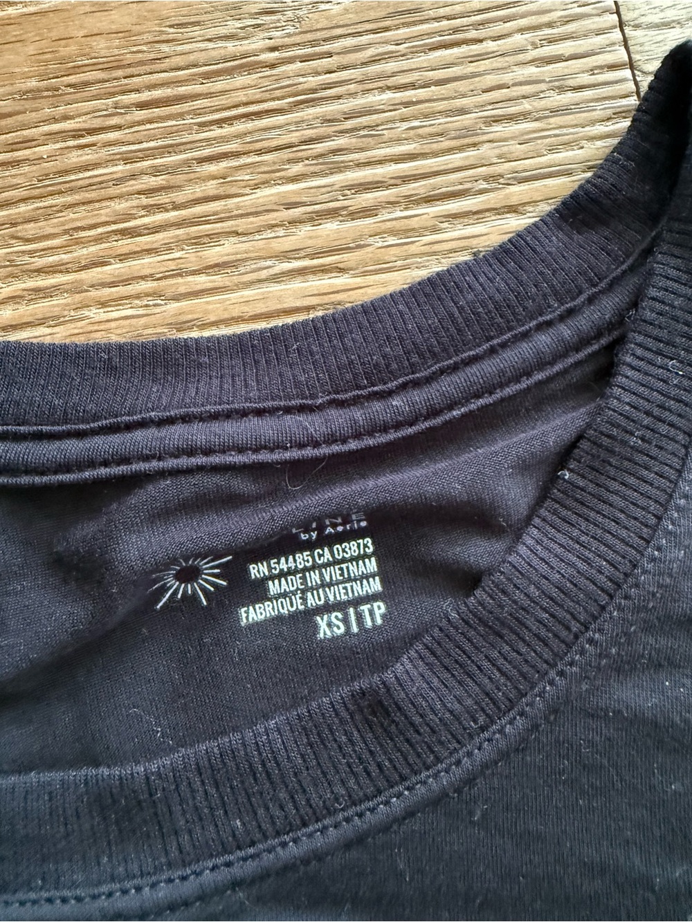 aerie Black Long Sleeve Crop Top - Picture 2 of 2